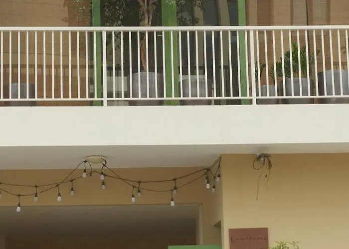 Khách sạn hẻo lánh Lam Tuần Châu *