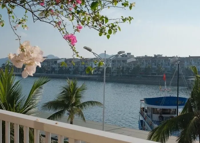 Lam Tuần Châu Khách sạn hẻo lánh Hạ Long