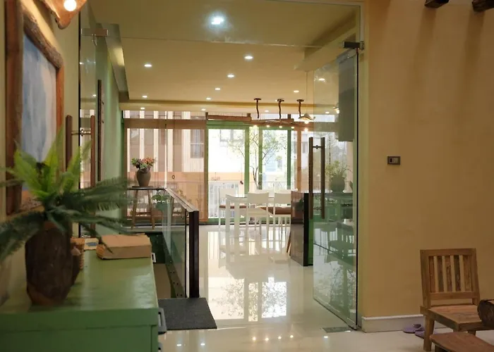 Khách sạn hẻo lánh Lam Tuần Châu *