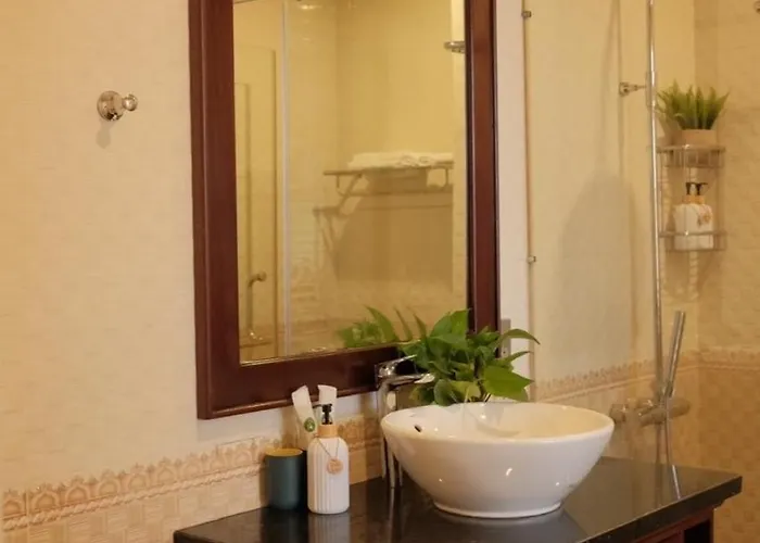 Lam Tuần Châu Khách sạn hẻo lánh Hạ Long